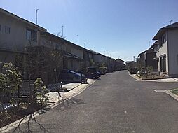 積水ハウス一社が手掛ける街だから、街全体をトータルにプロデュース。美しく安全性の高い毎日を実現します。