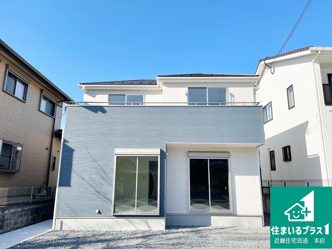 1年前に購入しましたが乗ったのは3ヶ月くらいです屋根つきの場所で保管