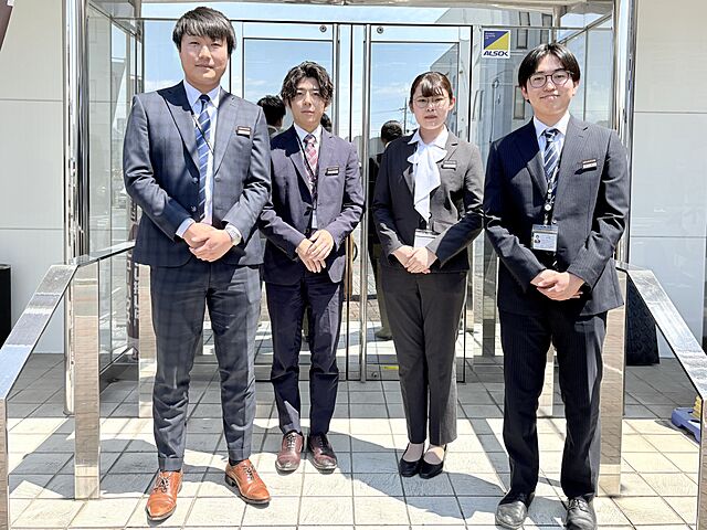 スタッフ