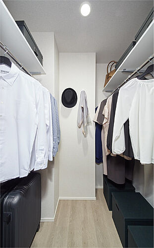 リーフィアレジデンス栗平テラス ウォークインクローゼット