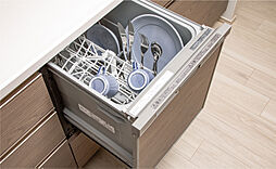 [食器洗浄乾燥機] 家事軽減の手助けとなる、食器洗浄乾燥機を標準装備。後片付けが楽になり、時間にゆとりが生まれます。