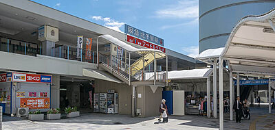 阪急「北千里」駅 約720m（徒歩9分）