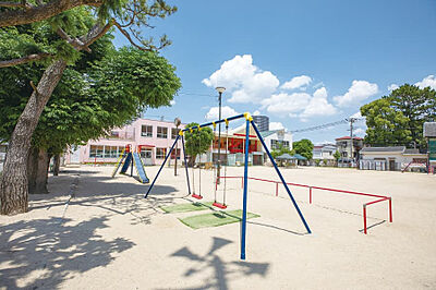 西口公園 【EAST】約320m（徒歩4分） 【WEST】約330m（徒歩5分）