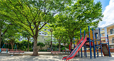 本町公園 約190m（徒歩3分）