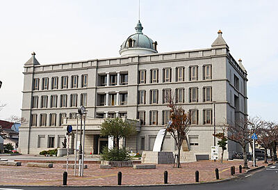 唐津市近代図書館 約80m（徒歩1分）