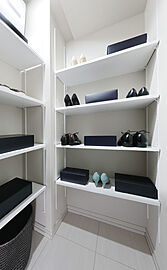 ポレスター佐久平駅南ガーデンテラス シューズクローク