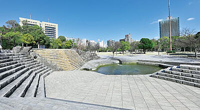 中央公園 約900m(徒歩12分・自転車4分)