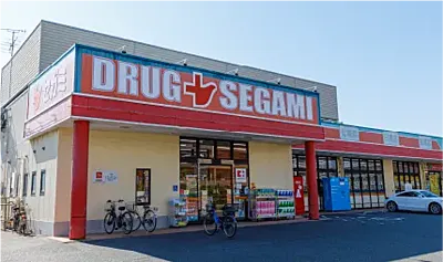 ココカラファインドラッグセガミ荒江店 約140m（徒歩2分）