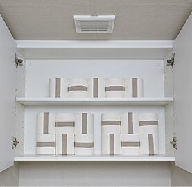 クレヴィア横浜沢渡 トイレ吊戸棚