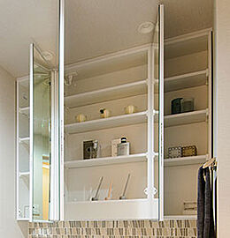 グランフォセット福島上町 三面鏡裏収納