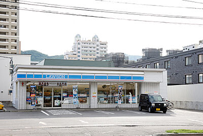 ローソン札幌旭ヶ丘店 約570m(徒歩8分)