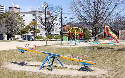 児玉公園 (徒歩9分)