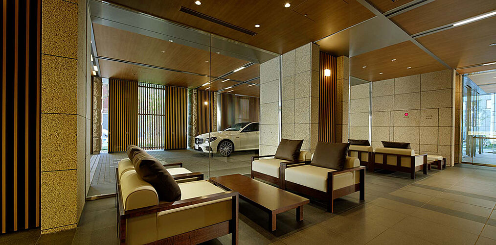 グランドヒルズ南青山 エントランスホール竣工写真（2022年5月撮影）