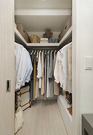 シティテラス若江岩田 ウォークインクローゼット