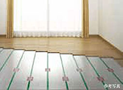 [TES温水式床暖房] カラダに優しく、心地よい室温を保つ「温水式床暖房システム」を、全戸のリビング・ダイニングに導入しました。