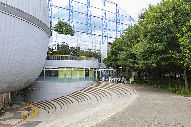 多摩六都科学館（約890m）