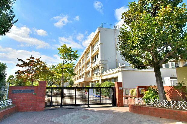 練馬区立大泉学園緑小学校（約890m）