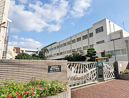 城山中学校 約1010m
