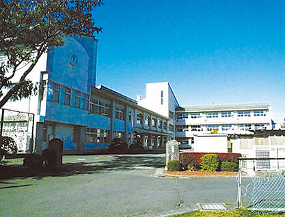 見前中学校 約2110m