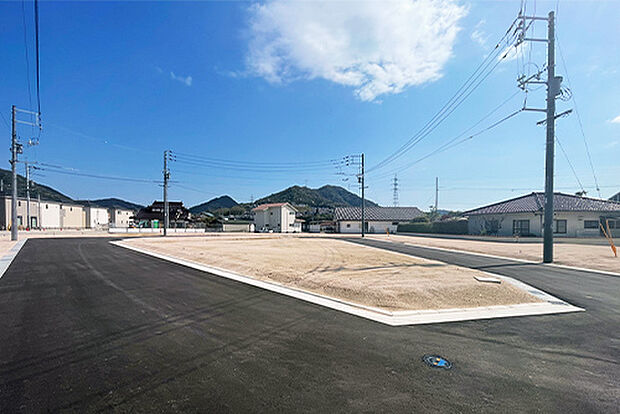 【19号地 外観】40坪以上の土地面積で、ご要望に合わせて駐車計画やお庭計画のご提案が可能です。  隣接地に高層建築物