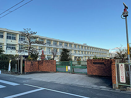 北名古屋市立鴨田小学校 約490m