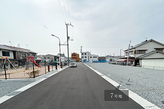 【7号地 外観】全21区画の街に位置するダイワハウスの分譲地。  整形地のためガーデニングを楽しめるお庭、お子様のビ