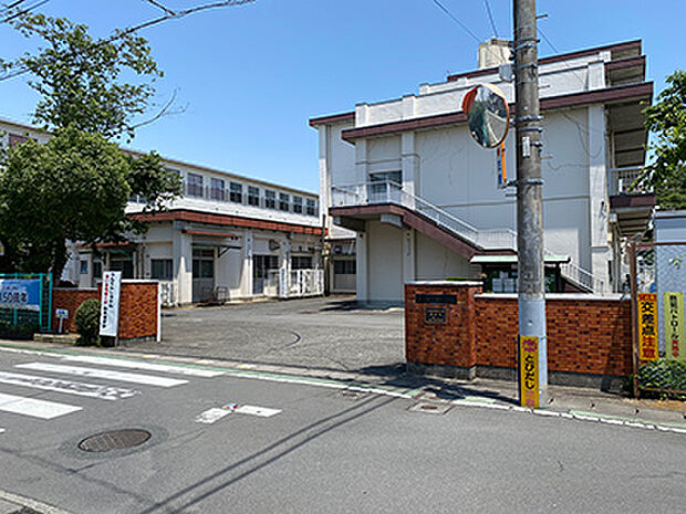 東小学校