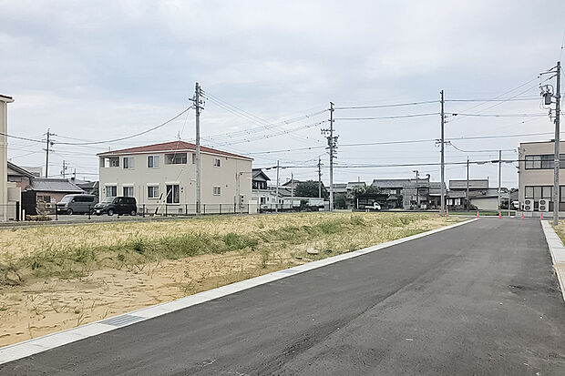 【4号地 外観】200m2超のゆとりある敷地。整形地のため、多彩なプランニングが検討可能です。  陽当りを活かした明