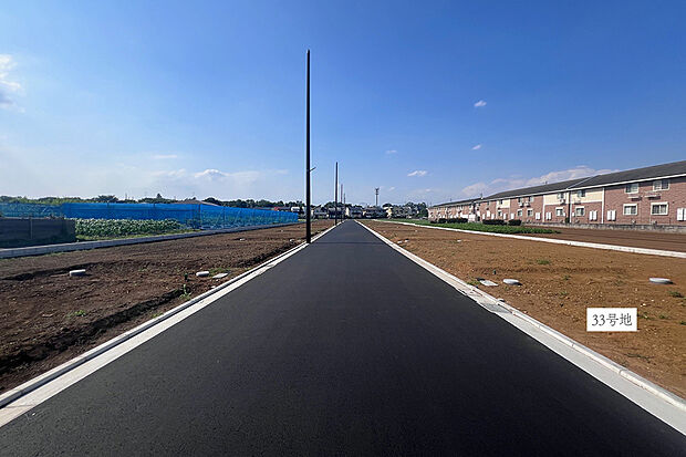 【33号地 外観】幅員6mの開発道路に面しており、通り抜けできないため交通量も少ない閑静な住宅地です。
全39区画
