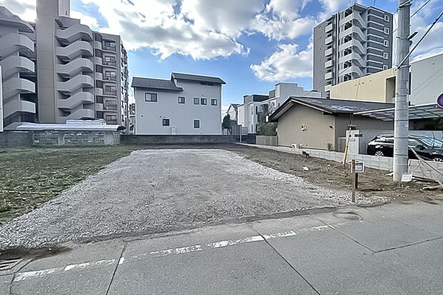 【2号地 外観】整形地でプランニングがしやすい敷地です。 北側道路は日当たりが良くないイメージがあるかもしれませんが