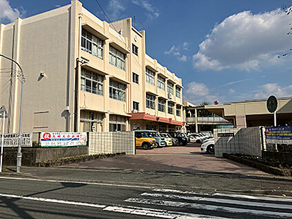 錦ヶ丘中学校 約720m