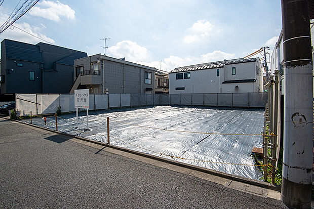 【1号地 外観】敷地面積は147.41m2（他にセットバック面積1.59m2あり） 北側3.75m道路に面する整形地