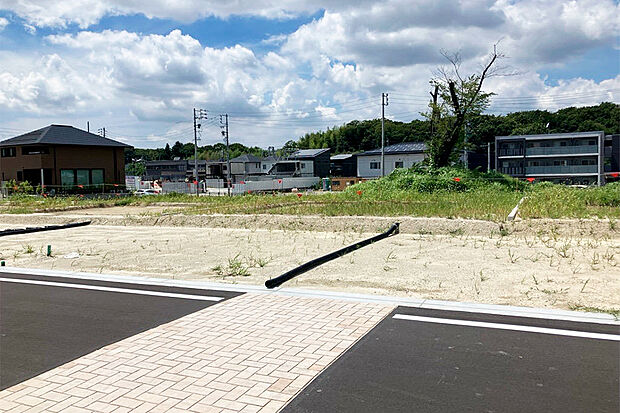 【35号地 外観】前面道路は6mと、車の出し入れやすれ違いにもゆとりがあります。  整形地のため、多彩なプランニングが