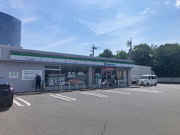 ファミリーマート長野若里店