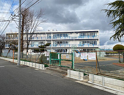松原小学校 約440m