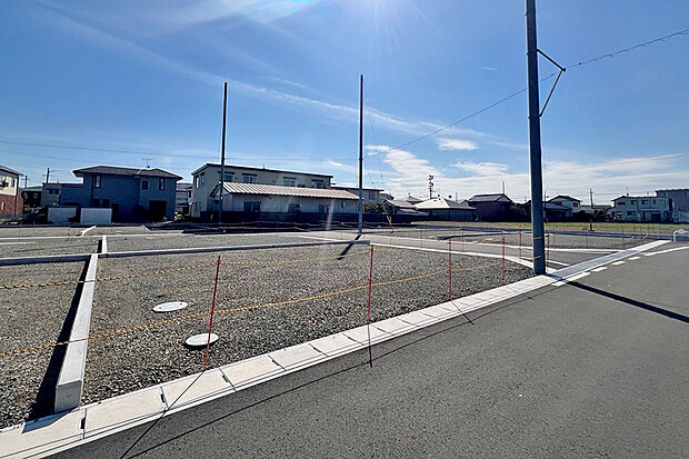 【4号地 前面道路含む現地写真】4号地