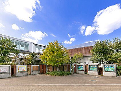 柏市立柏の葉小学校 約420m