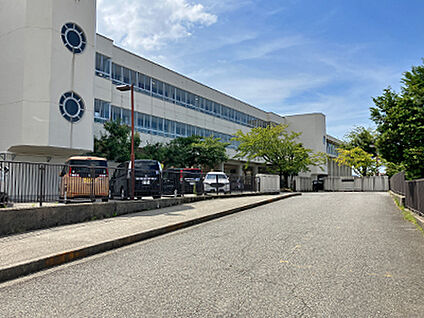 金沢市立高尾台中学校 約770m