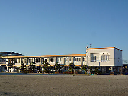 佐賀市立日新小学校 約880m