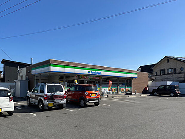 ファミリーマート 六坊北町店
