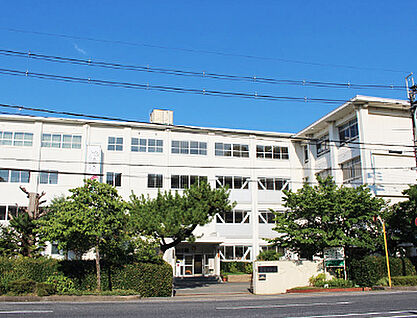 奈良市立富雄中学校 約1820m