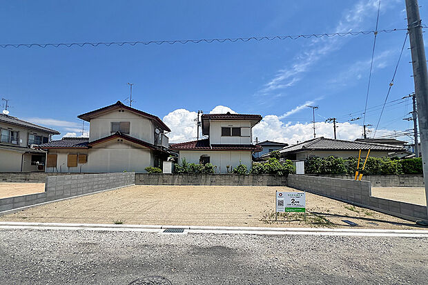 【2号地 現地写真】134m2超と、ゆとりある広さ。   整形地のため、多彩なプランニングが検討可能です。  明るい吹き