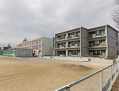 桑名市立大山田東小学校 約1110m
