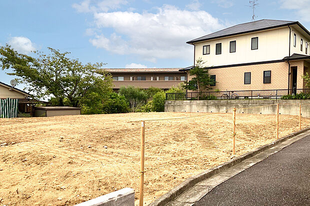 【1号地 現地写真】371m2超とゆとりの敷地。多彩なプランニングが検討可能です。 明るい吹き抜けリビング、家族との会