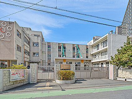 下落合小学校 約810m