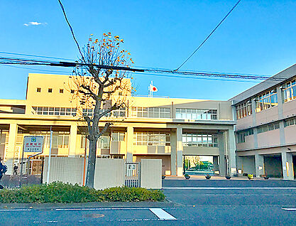第五中学校 約460m