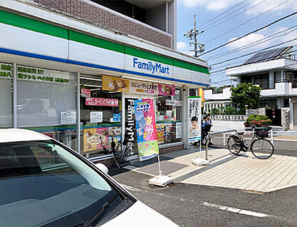 ファミリーマート 昭和八雲町店 約100m