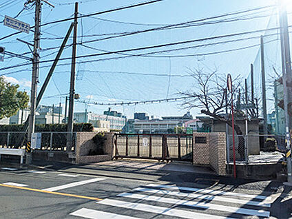 桜山中学校 約870m