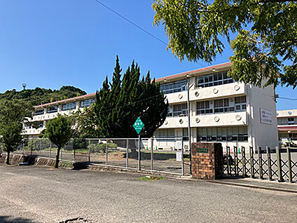長与町立長与中学校 約1250m