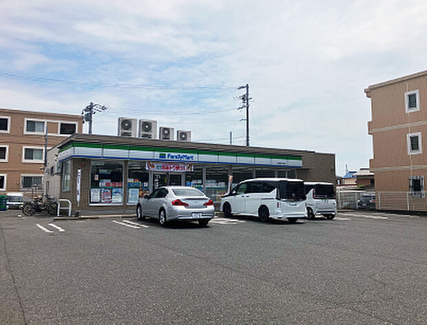 ファミリーマート鈴鹿白子町店